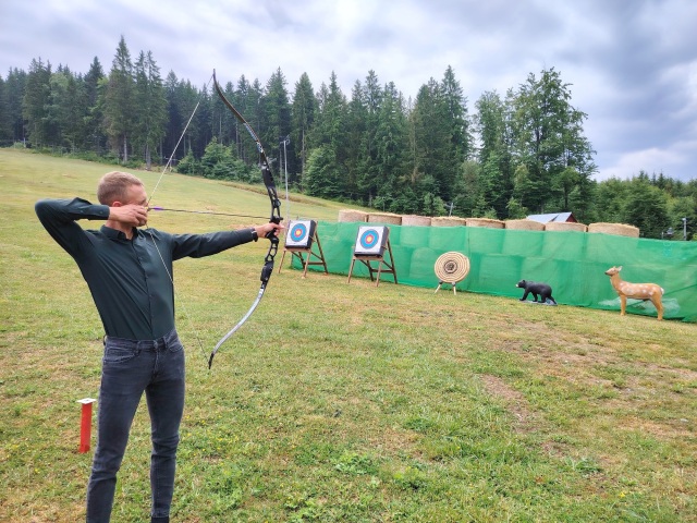 Lukostrelecký areál, Látky