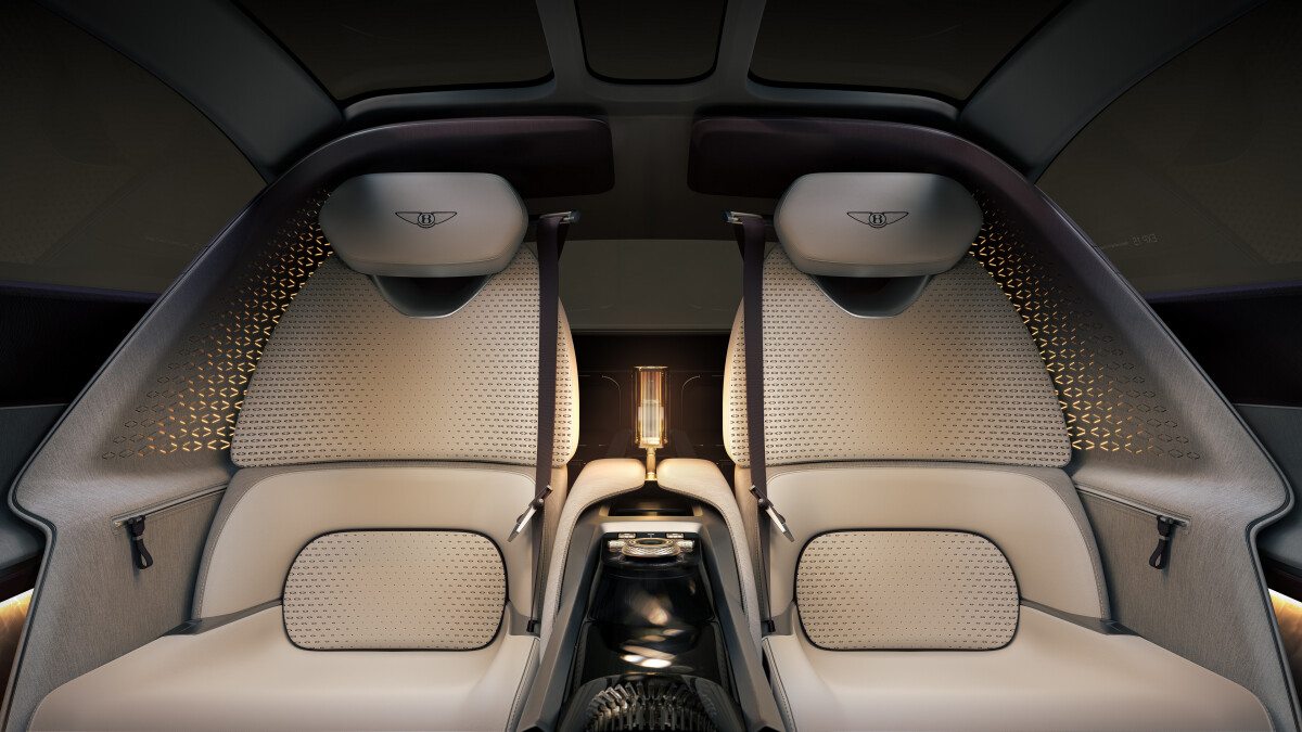 33 - EXP 15 Interior