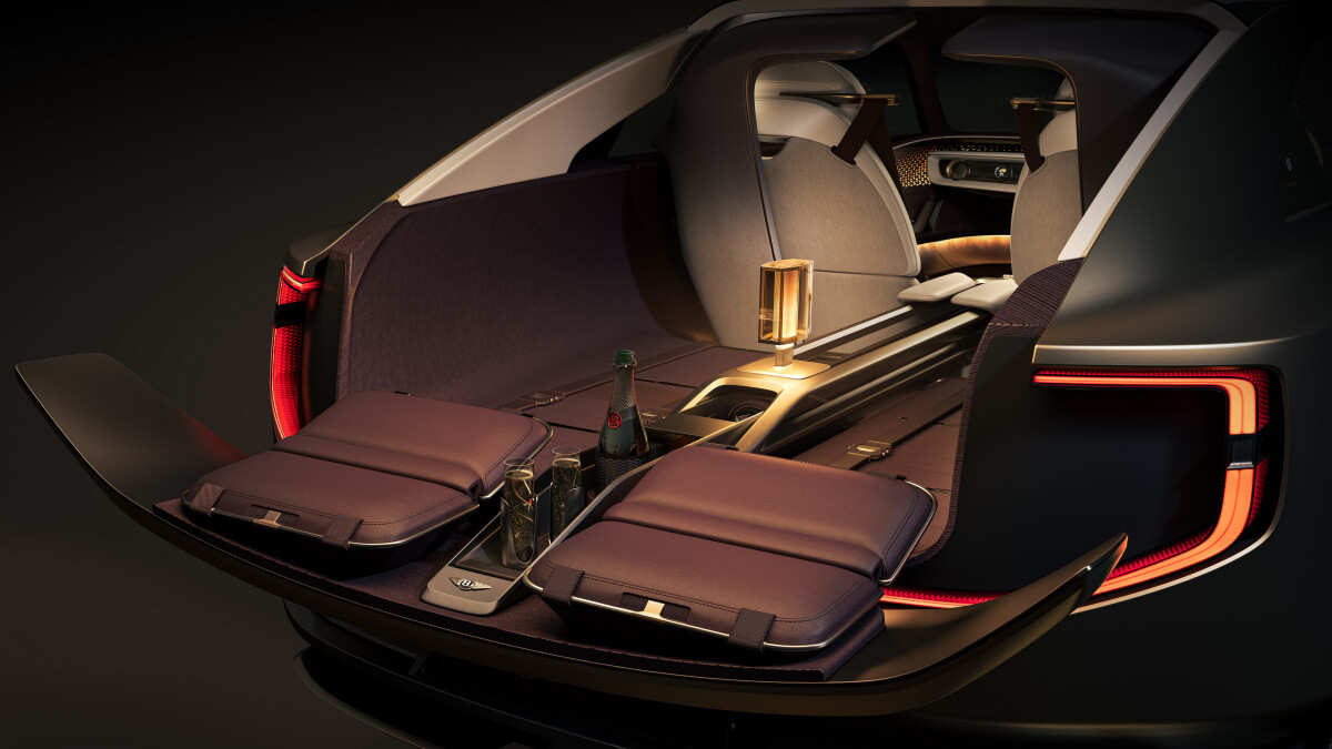 37 - EXP 15 Interior