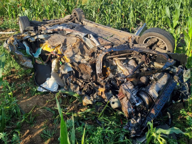 nehoda, rozbité prevrátené auto, havária,