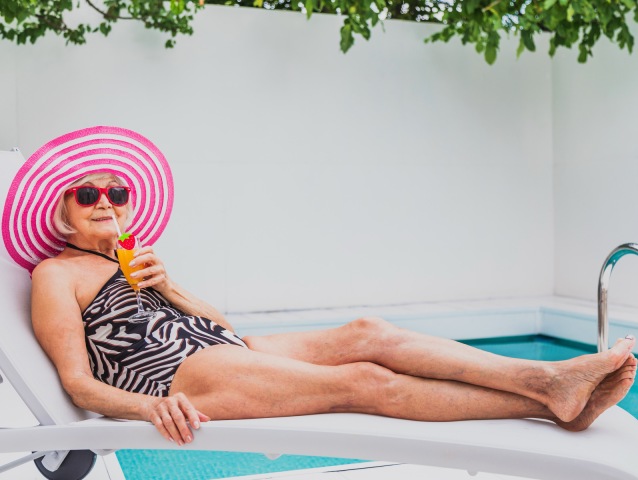 dôchodkyňa, seniorka, dovolenka, bazén, relax