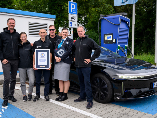 Lucid Air-Grand-Touring Guinness-World-Records-Title 16