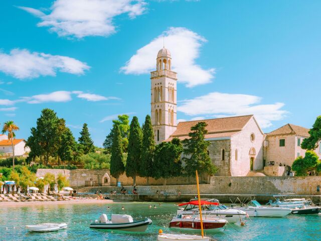 Hvar, Chorvátsko, more, dovolenka, cestovanie, loďky,
