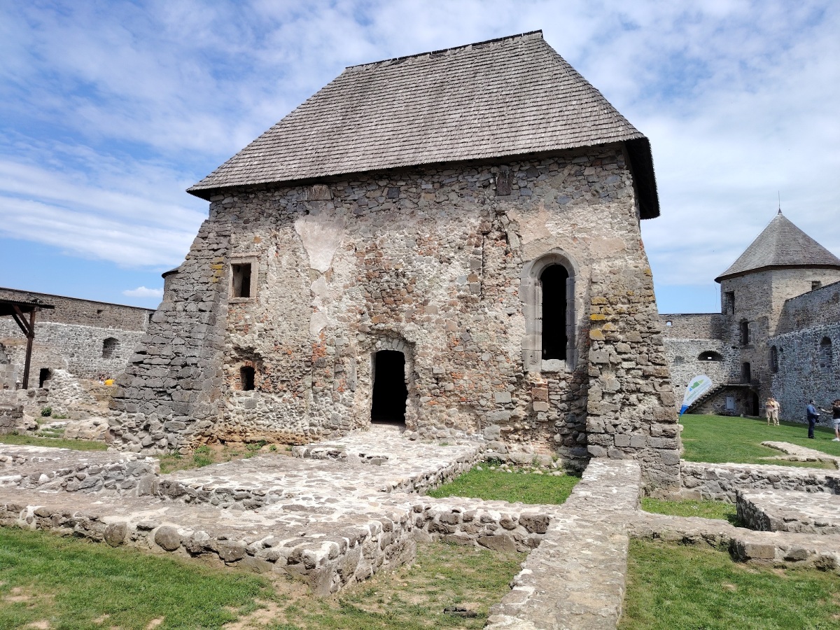 presbytérium, kláštor, Bzovík