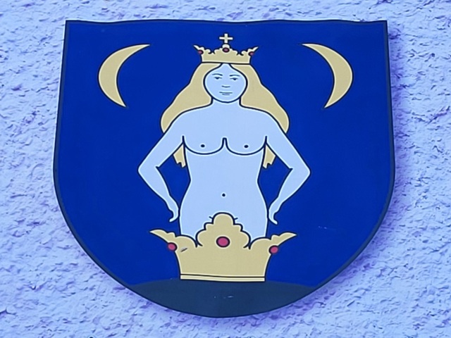 Hlohovec, Hlohovský zámok, erb, žena