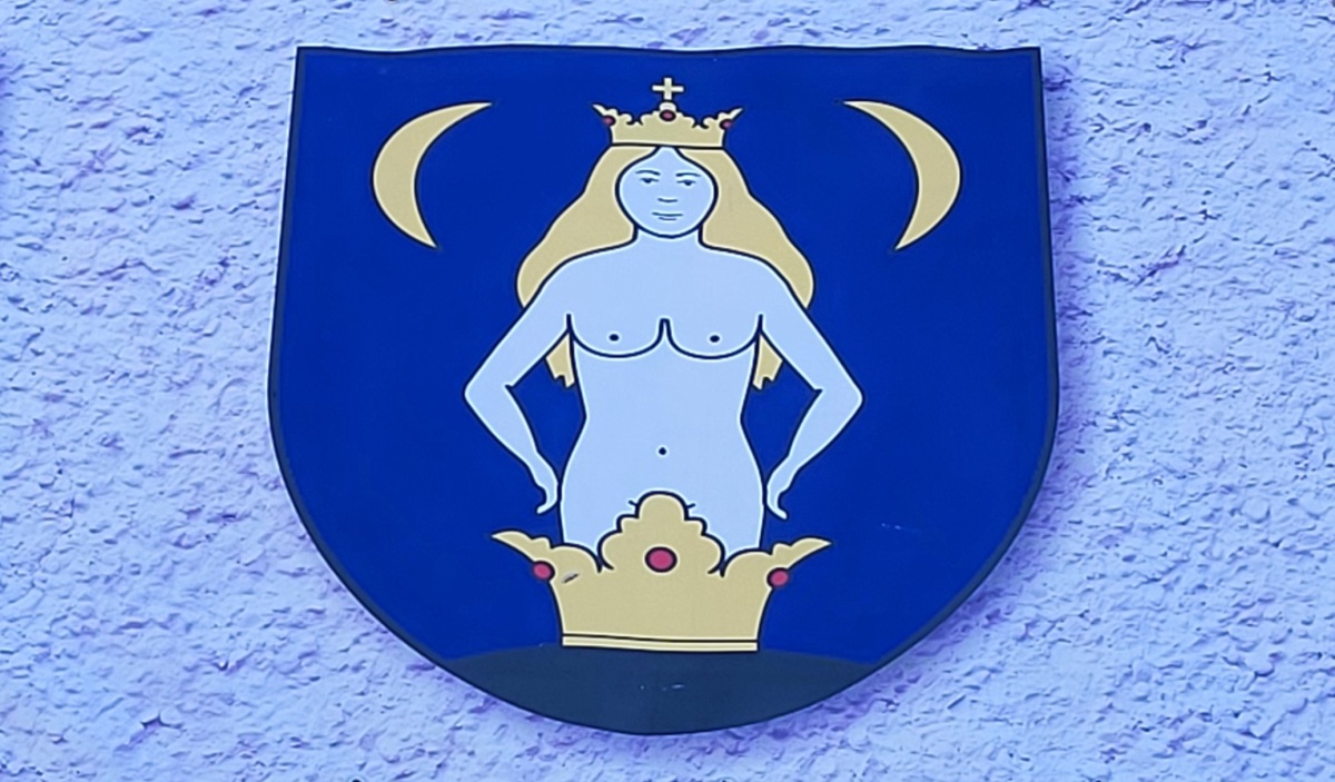 Hlohovec, Hlohovský zámok, erb, žena