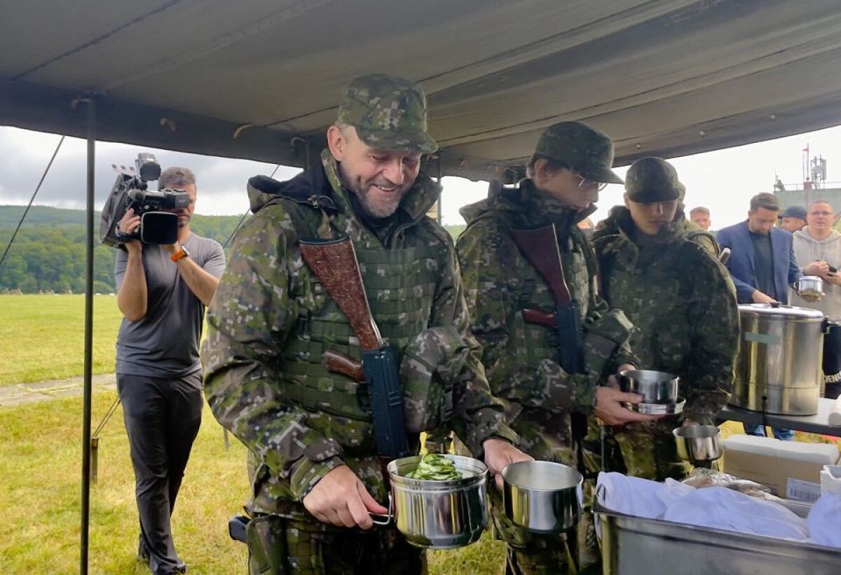 pellegrini, výcvik, výcvik do národných obranných síl