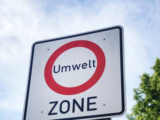 umweltzone-traffic-sign-entrace-A