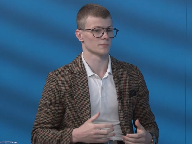 Matej Bajzík, Ide o peniaze