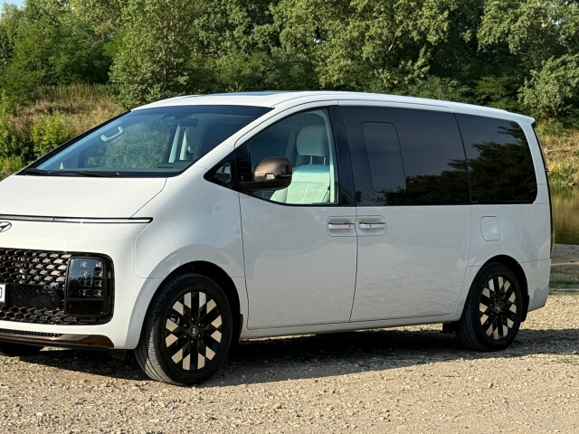 Hyundai Staria Hybrid (2025)