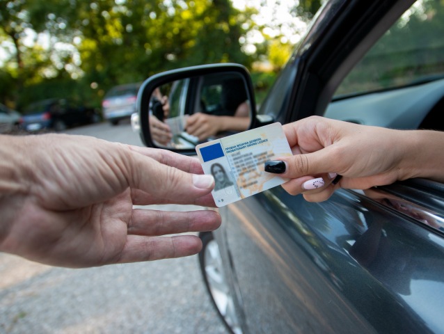 vodičský preukaz, vodičák, šofér, auto