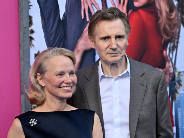Liam Neeson a Pamela Anderson