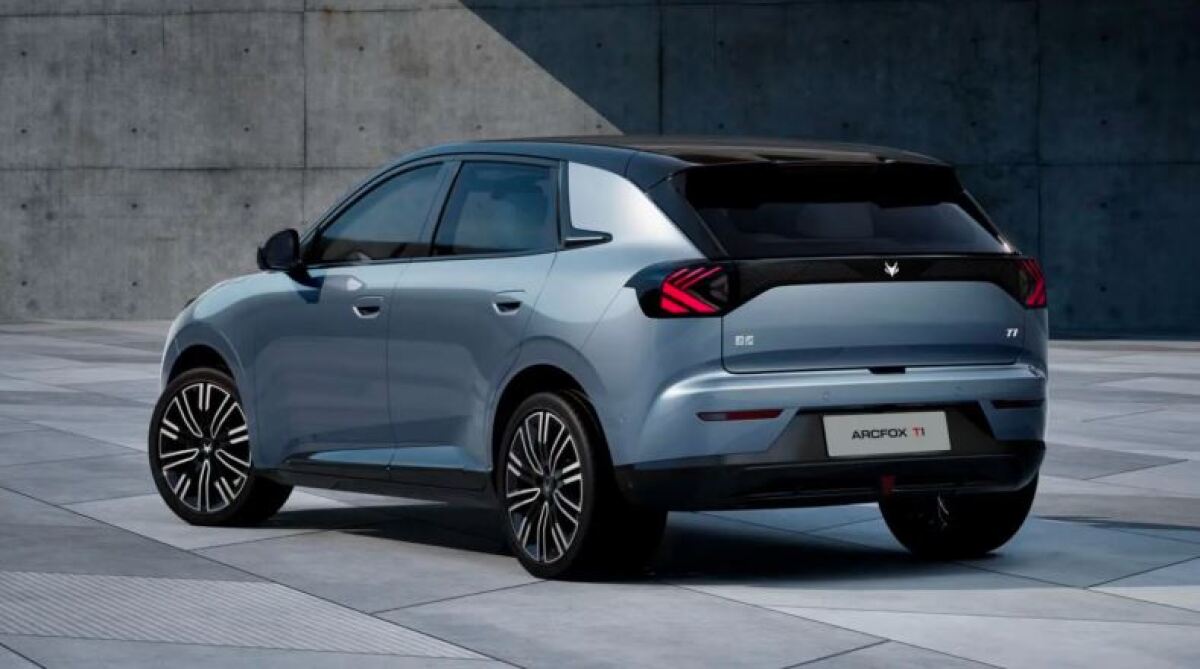 BAIC Arcfox T1 3