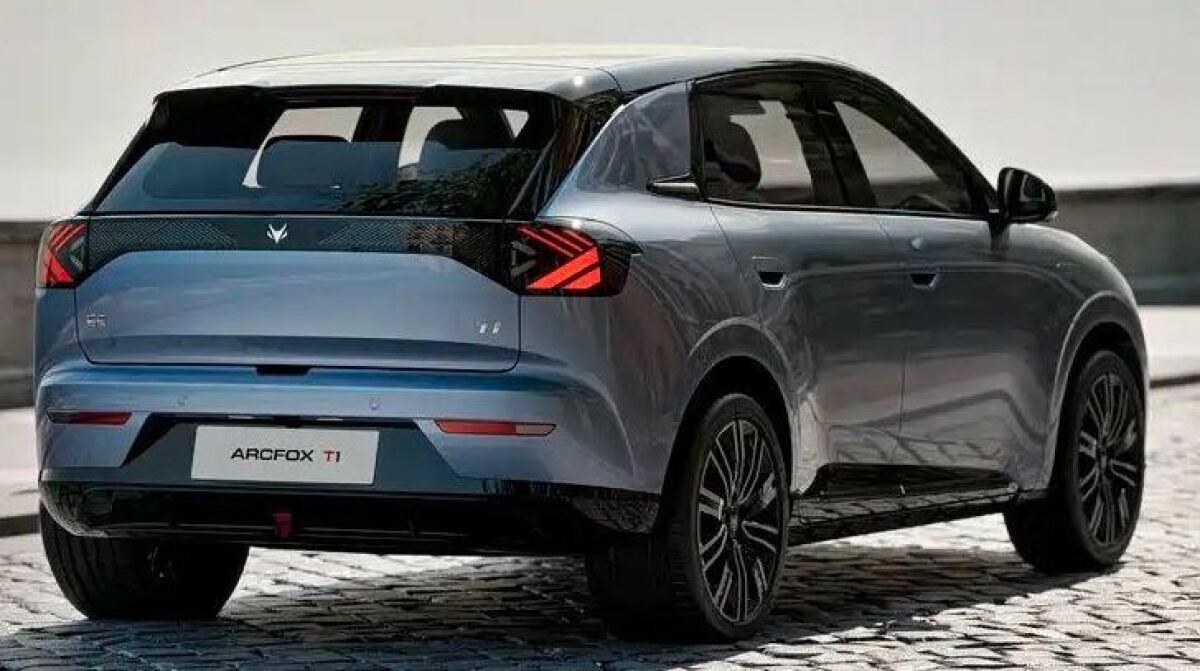 BAIC Arcfox T1 4