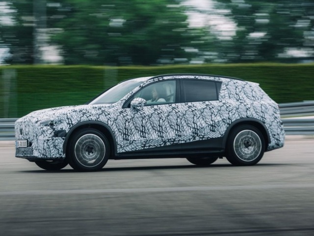 Mercedes-Benz GLC with EQ Technology - testovací prototyp 2025