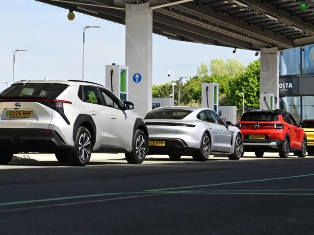 Test nabíjania elektromobilov - Auto Express 2025
