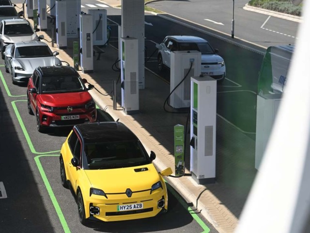 Test nabíjania elektromobilov - Auto Express 2025