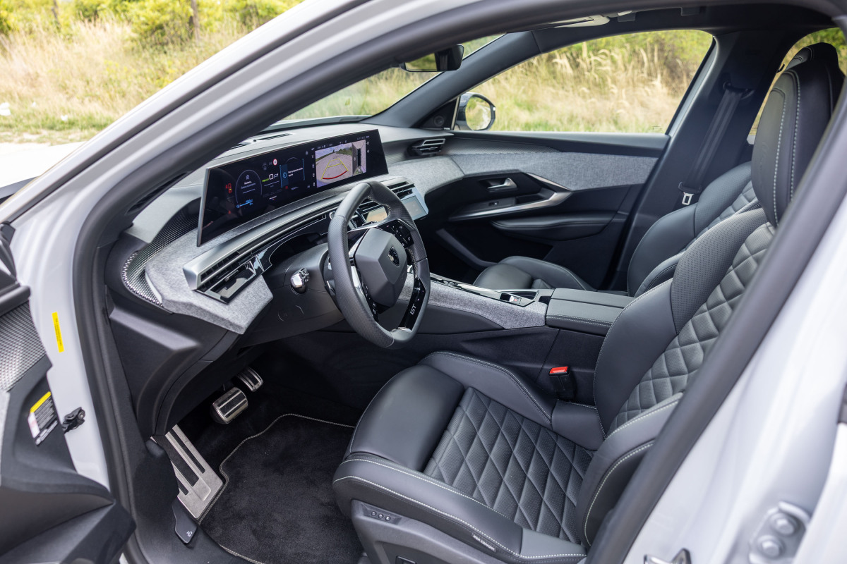 Peugeot E-3008 - test 2025