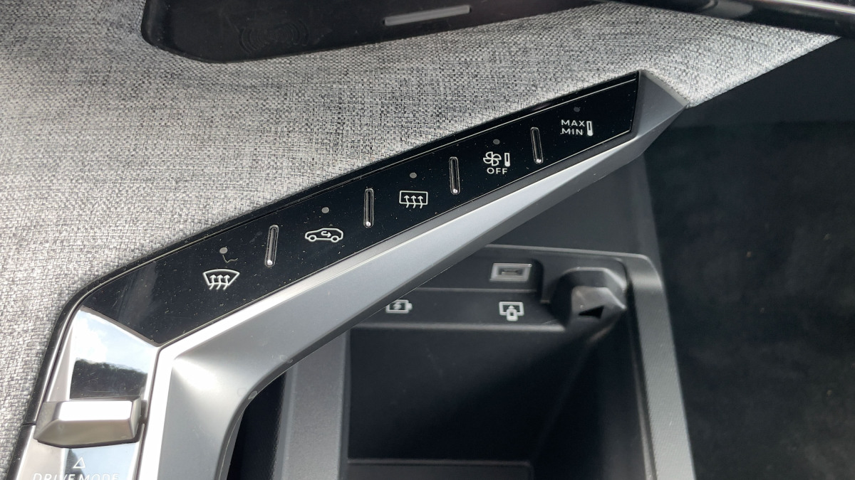 Peugeot E-3008 - test 2025