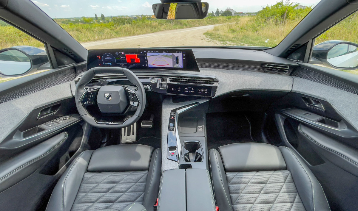 Peugeot E-3008 - test 2025