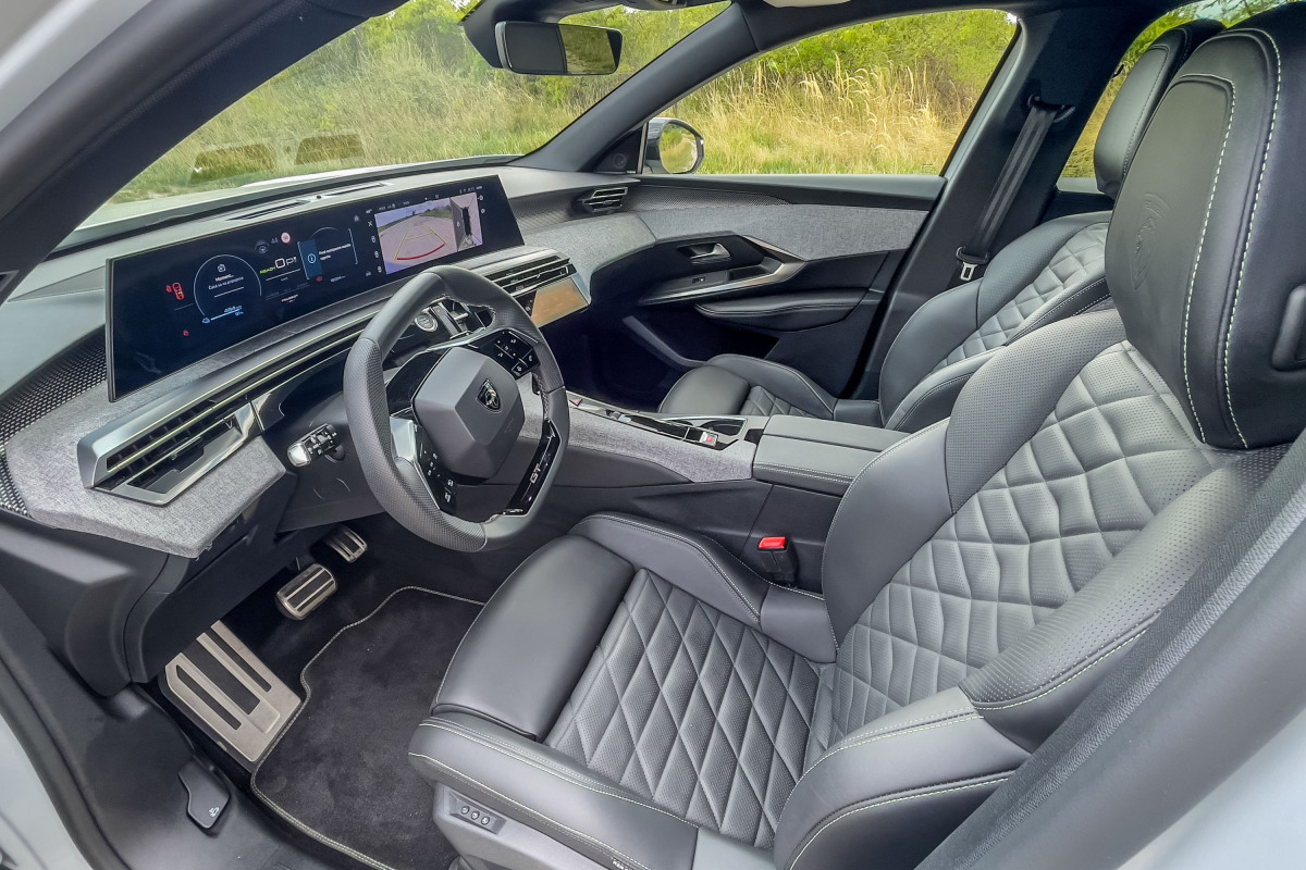 Peugeot E-3008 - test 2025