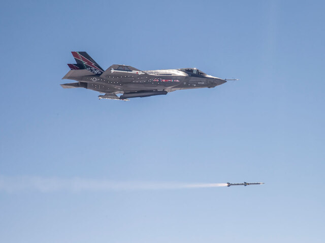 Raketa AIM-120 AMRAAM