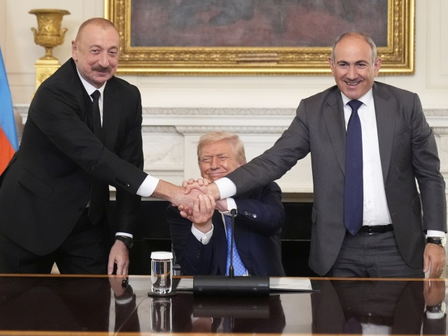 Donald Trump / Ilham Alijev / Nikol Pašinjan /