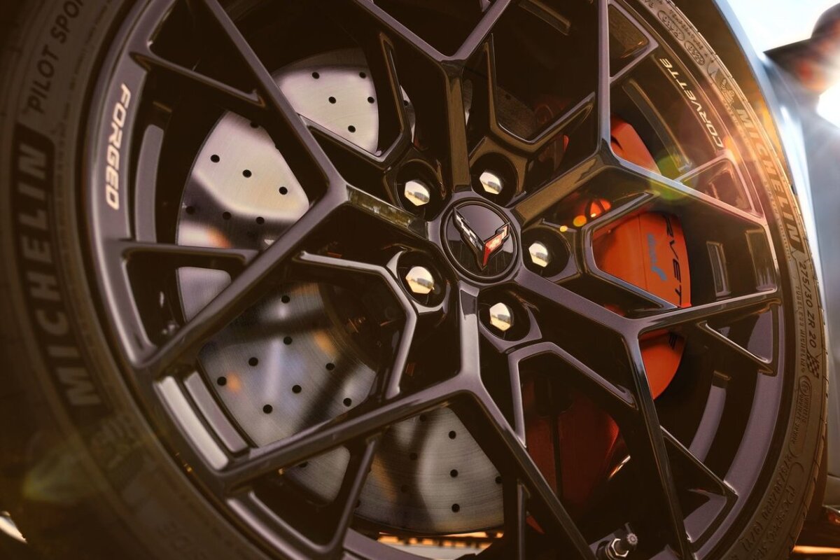 Chevrolet Corvette ZR1X Quail Silver - 2025
