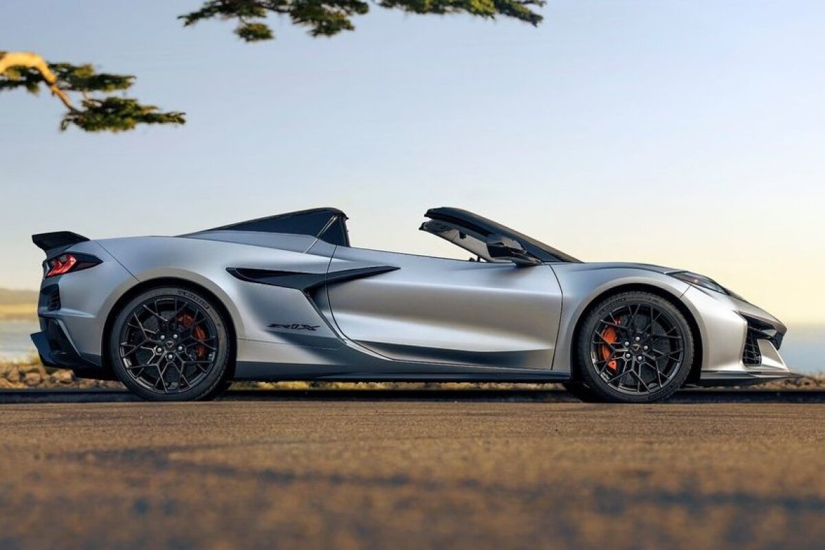 Chevrolet Corvette ZR1X Quail Silver - 2025
