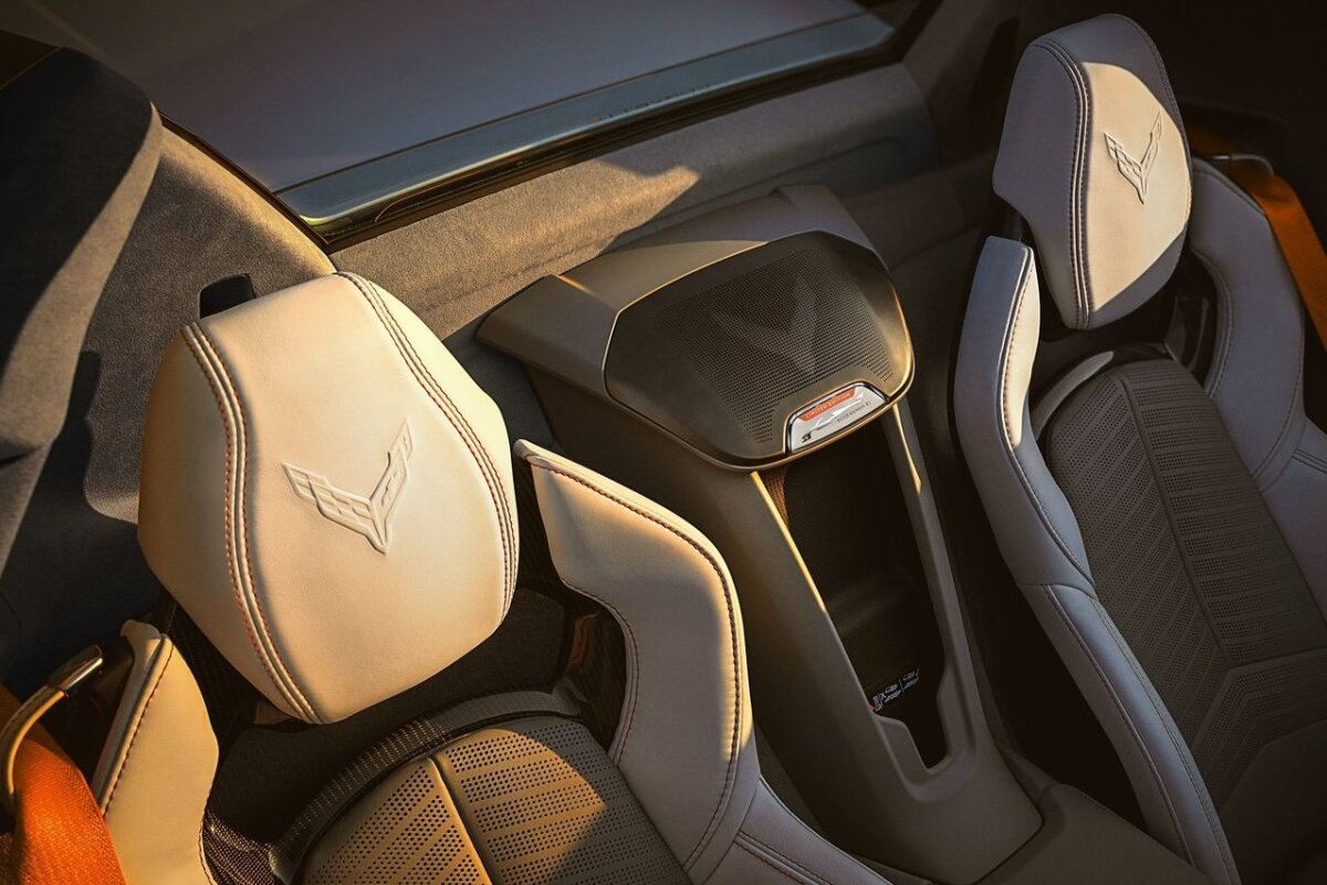 Chevrolet Corvette ZR1X Quail Silver - 2025