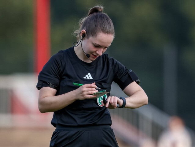 futbal, žena, rozhodkyňa