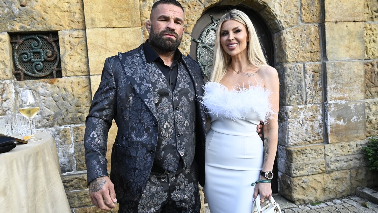 Lela Vémola vraj dostala státisíce od kamarátov jej manžela, kým bol vo väzbe