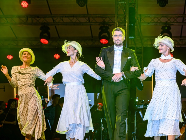 Od operety k muzikalu  D.Koci  tanecnice  Bonvivan