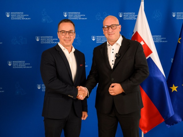 Minister pace Erik Tomas a minister dopravy Jozef Raz pocas TK k teme Praca namiesto davok - vytvaranie pracovnych miest v rezorte dopravy