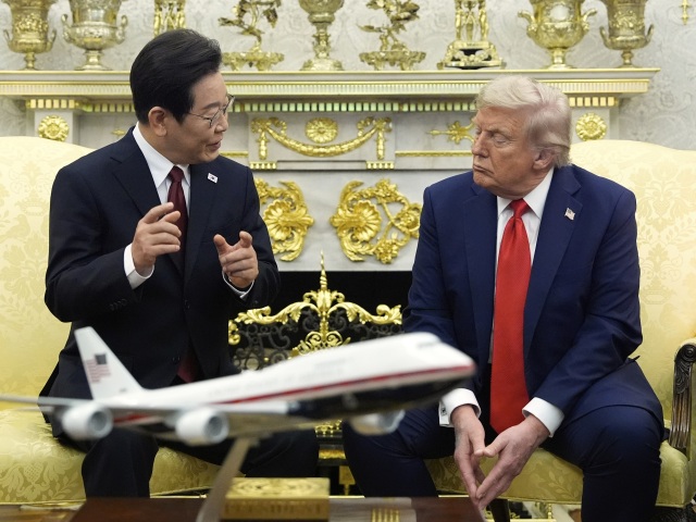 Donald Trump / I Če-Mjong /