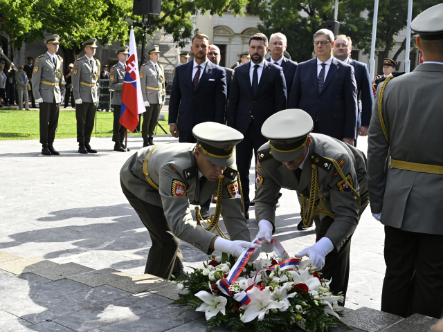 SR Bratislava SNP Pietny akt kladenie vencov BAX