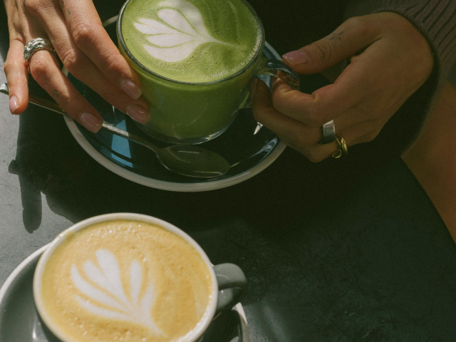 matcha caj kava