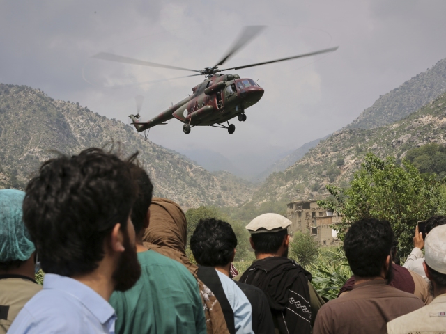 afganistan zemetrasenie vrtuľník