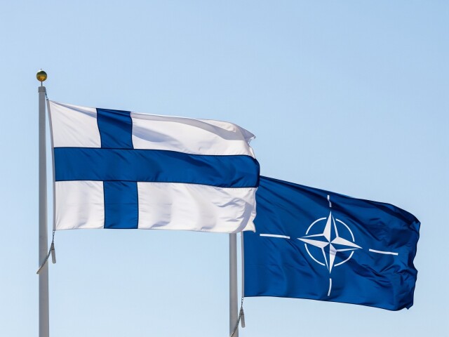 Vlajky Fínska a NATO