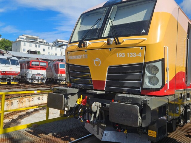 Prave dnes do flotily pribudol dalsi novy rusen 193 Vectron  ktory bude nasadeny prioritne na linke expresnych vlakov Kosice - Zilina - Bratislava
