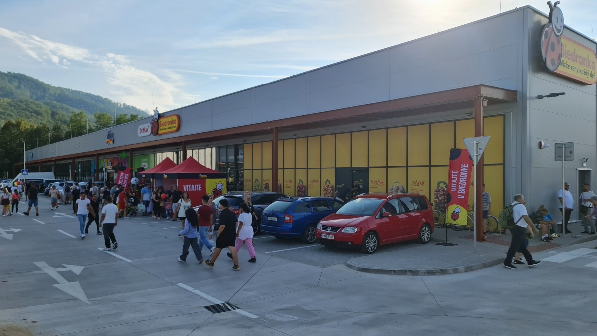 Jedna z budov nového obchodného centra OC Point