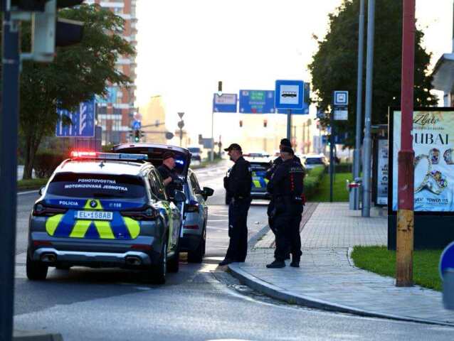 Evakuácia v Bratislave, polícia SR, policajti