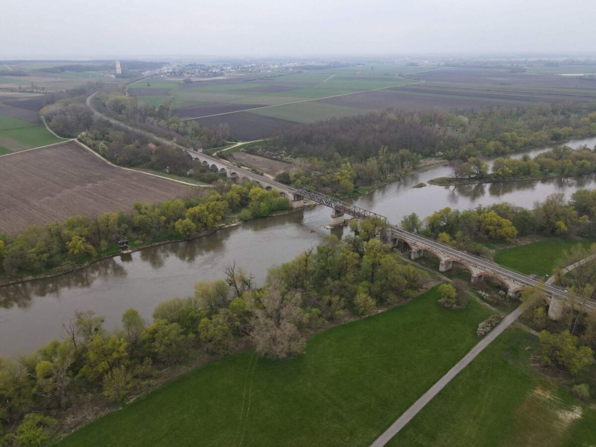 devínska nová ves -  marchegg vlak povodny stav 