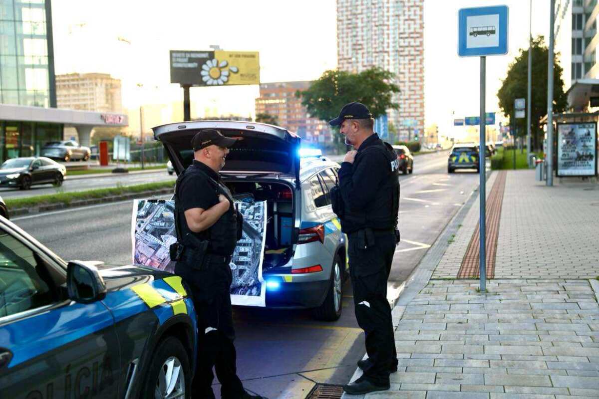 Evakuácia v Bratislave, polícia SR, policajti