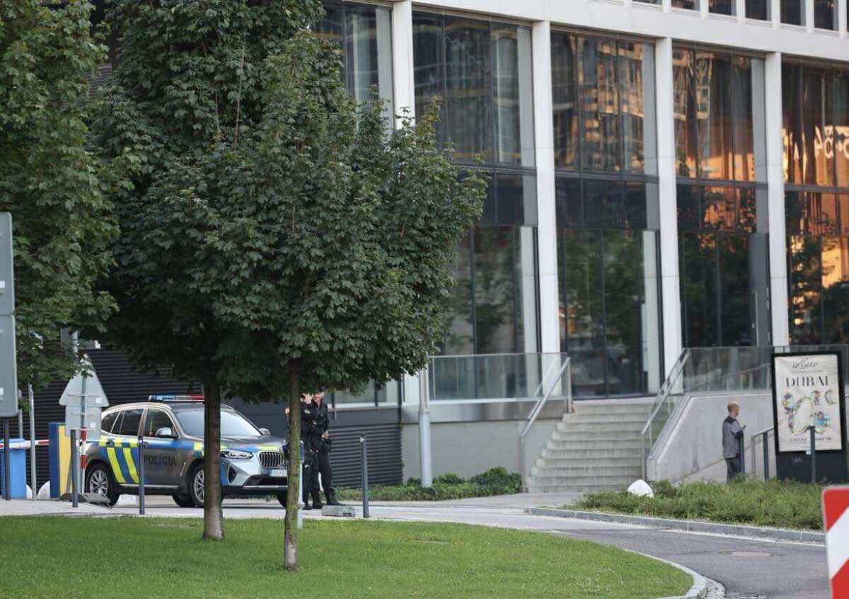 Evakuácia v Bratislave, polícia SR, policajti