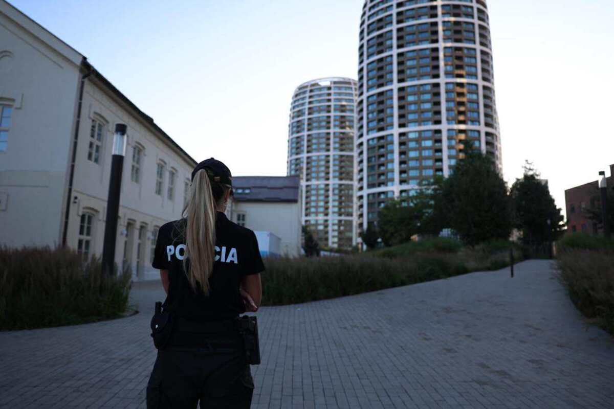 Evakuácia v Bratislave, polícia SR, policajti