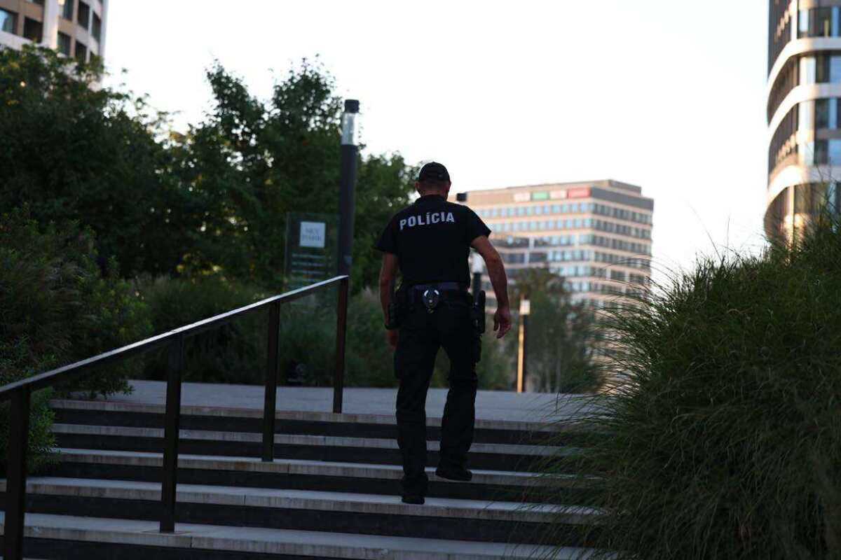 Evakuácia v Bratislave, polícia SR, policajti