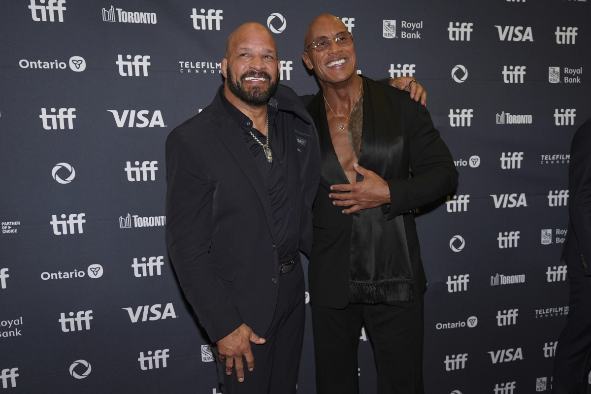 Mark Kerr (vľavo) a herec Dwayne Johnson