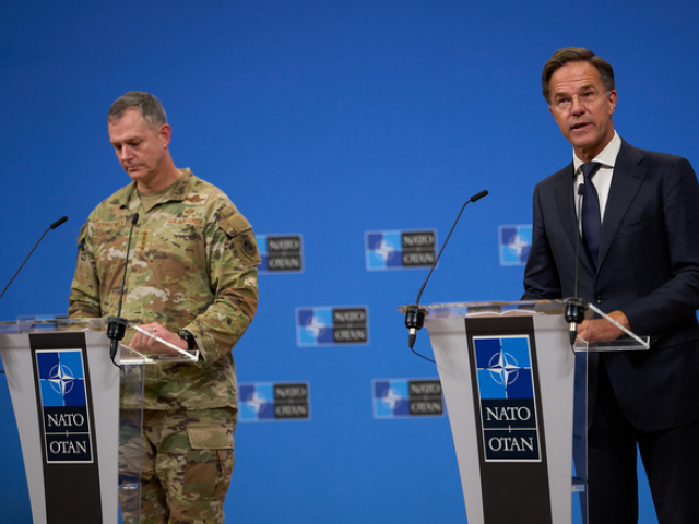 General Alexus Grynkewich a Mark Rutte