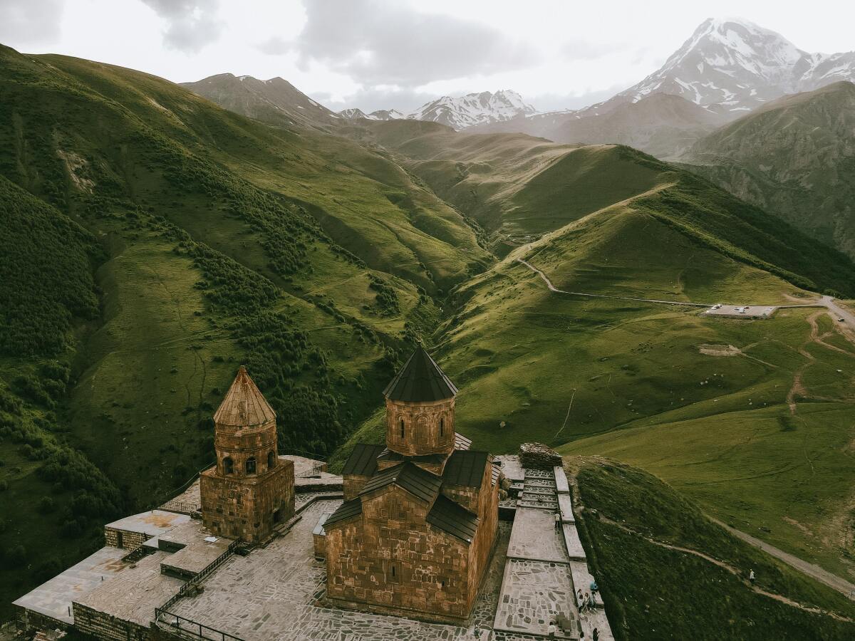 Kazbegi, Gruzínsko, Kaukaz, hory